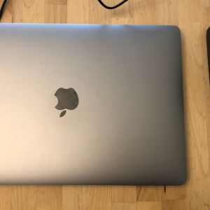 AUKEY PA-D1 Focus Duo 30W with MacBook Pro, 13-inch AUKEY PA-D1 Focus Duo 30W with MacBook Pro, 13-inch