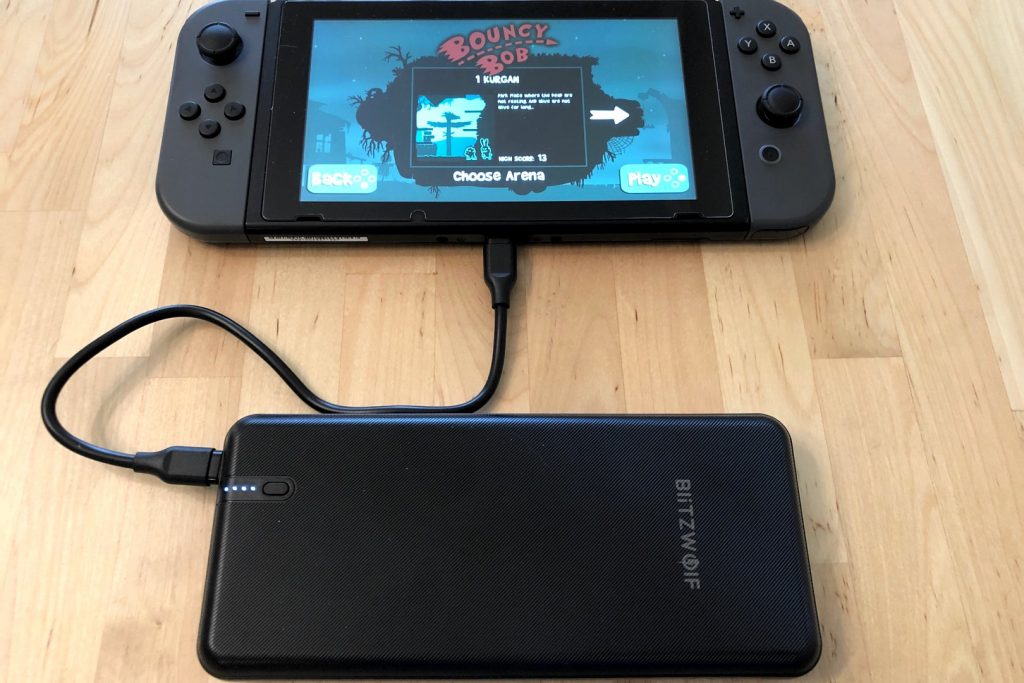 BlitzWolf BW-P8 with Nintendo Switch.
