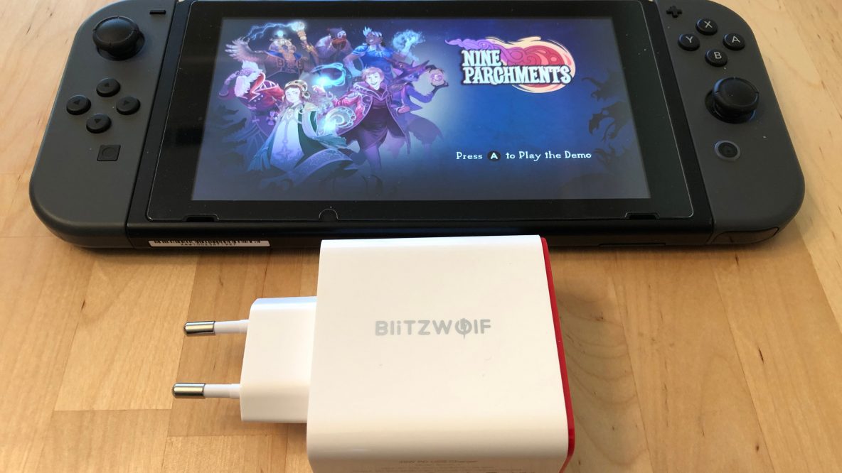 BlitzWolf BW-PL4 with a Nintendo Switch.