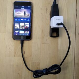 AUKEY Impulse Braided Cable C-L connected to iPhone 8 AUKEY Impulse Braided Cable C-L connected to iPhone 8