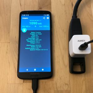 AUKEY PA-Y19 Minima 27W with Moto G6 AUKEY PA-Y19 Minima 27W with Moto G6