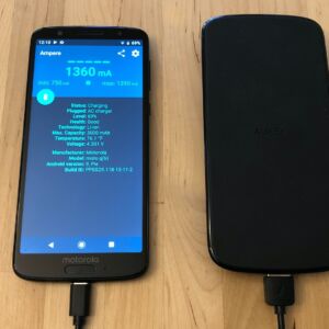 AUKEY Graphite Charging Hub power bank with Moto G6 AUKEY Graphite Charging Hub power bank with Moto G6