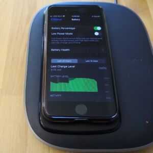 AUKEY Graphite Charging Hub wirelessly charging iPhone 8 AUKEY Graphite Charging Hub wirelessly charging iPhone 8