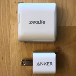 Top: ZeaLife 18W USB-C PD. Bottom: Anker PowerPort III Nano. Top: ZeaLife 18W USB-C PD. Bottom: Anker PowerPort III Nano.