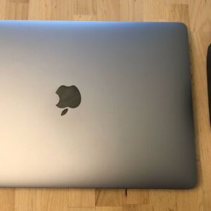 AUKEY PA-B4 Omnia Duo 65W with MacBook Pro, 13-inch AUKEY PA-B4 Omnia Duo 65W with MacBook Pro, 13-inch