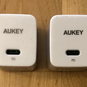 Top: AUKEY PA-Y19 Minima 30W. Bottom: AUKEY PA-Y18 Minima 18W PD. Top: AUKEY PA-Y19 Minima 30W. Bottom: AUKEY PA-Y18 Minima 18W PD.