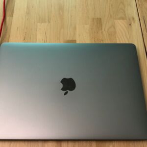 AUKEY CB-CMD38 USB-C Cable with MacBook Pro AUKEY CB-CMD38 USB-C Cable with MacBook Pro