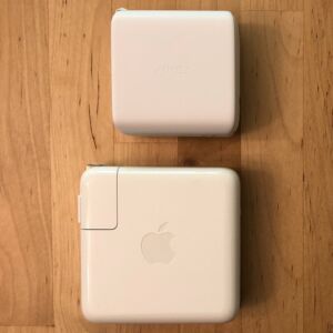 Top: AUKEY PA-B5 Omnia 100W. Bottom: Apple 61W USB-C Power Adapter. Top: AUKEY PA-B5 Omnia 100W. Bottom: Apple 61W USB-C Power Adapter.