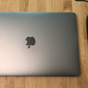 AUKEY PA-B5 Omnia 100W with MacBook Pro 13-inch AUKEY PA-B5 Omnia 100W with MacBook Pro 13-inch