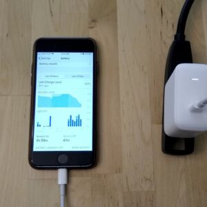 AUKEY PA-B5 Omnia 100W with iPhone 8 AUKEY PA-B5 Omnia 100W with iPhone 8