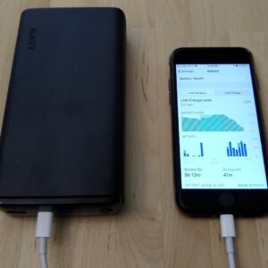 AUKEY PB-Y24 26800 Universal with iPhone 8 AUKEY PB-Y24 26800 Universal with iPhone 8