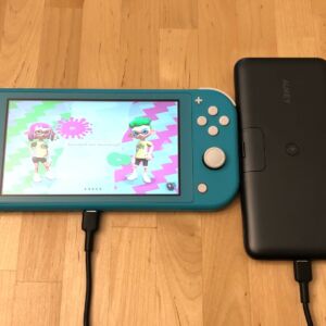 AUKEY PB-WL02 Basix Pro Wireless 10000 with Nintendo Switch Lite AUKEY PB-WL02 Basix Pro Wireless 10000 with Nintendo Switch Lite