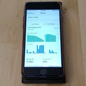 ZMI LevPower M10 USB-C wirelessly charging an iPhone 8 ZMI LevPower M10 USB-C wirelessly charging an iPhone 8