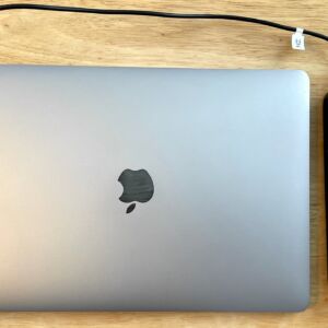 ZMI PowerPack No 20 with MacBook Pro 13-inch ZMI PowerPack No 20 with MacBook Pro 13-inch